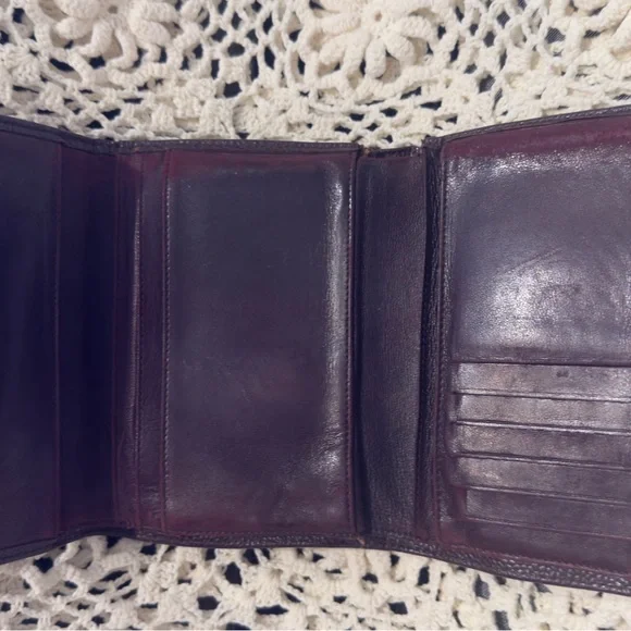 CHANEL Quilted Caviar Leather Wallet in Plum - Picture 4 of 14